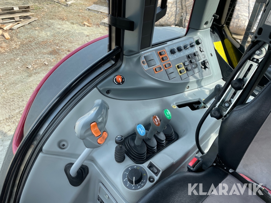 Traktor Valtra N113 h5 med timmervagn