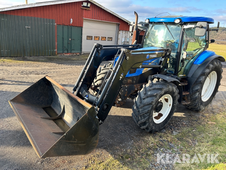 Traktor New Holland T6040 med lastare, skopa, plog, spridare & gafflar