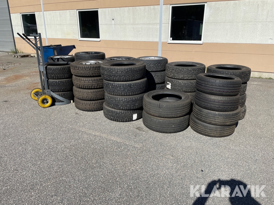 Diverse bildäck med däckkärra