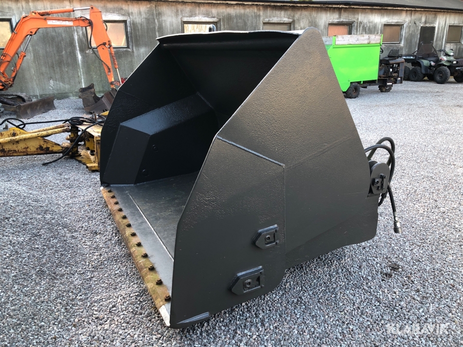 Högtippande skopa med Stora BM fäste