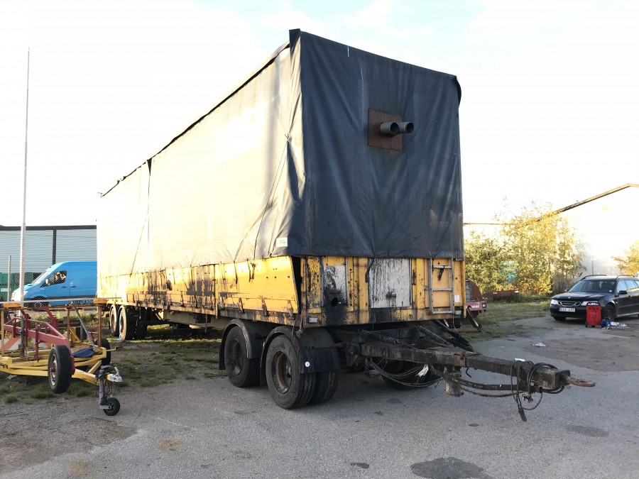 Kapellsläp med lastramp