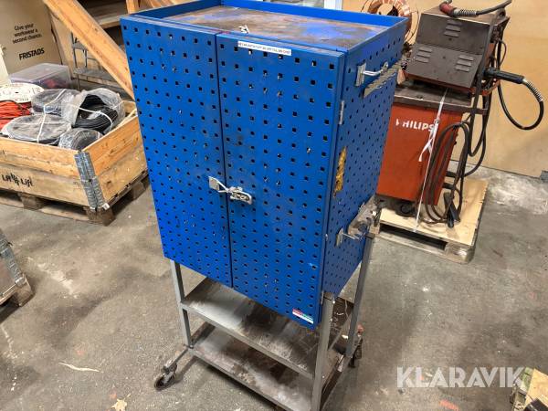 Verktygsskåp med verktyg