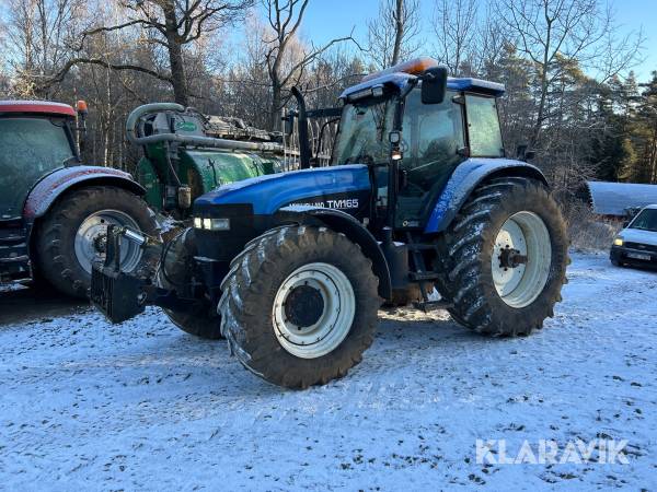 Traktor New Holland TM165 stora bakaxeln