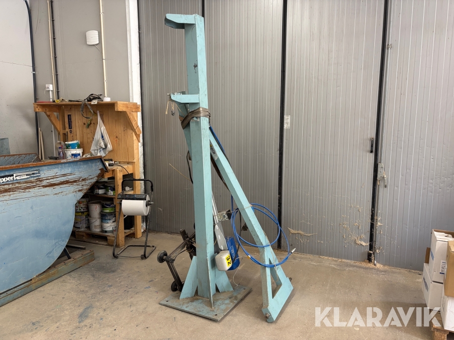 Pelarsvängkran Pemag med vaccumlyft