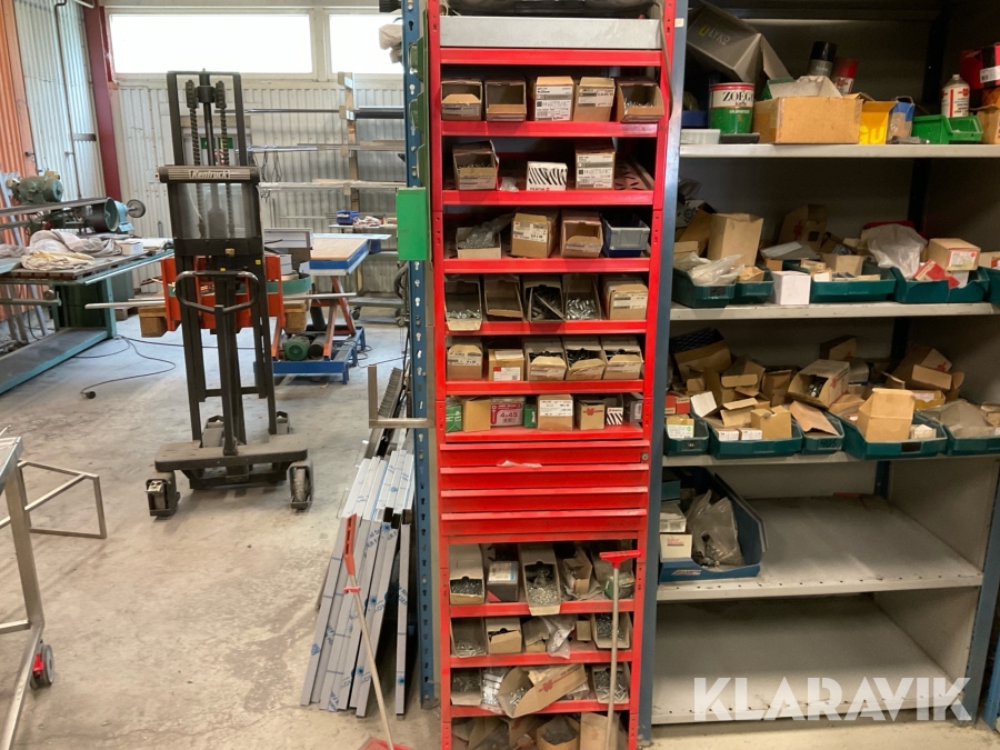 Sortimenthylla med skruv