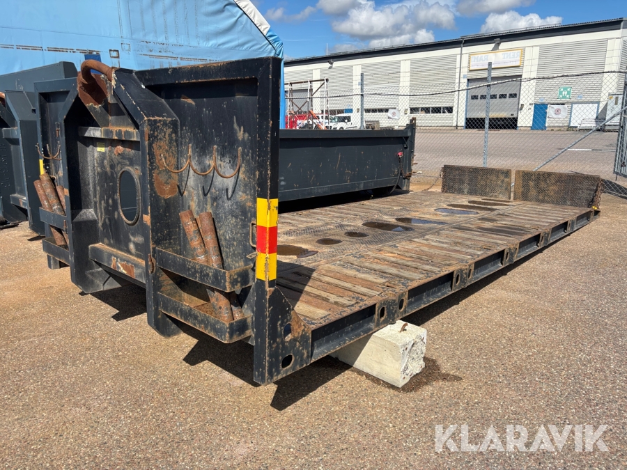 Maskinflak / Lastväxlarflak Sisu 16t med ramper