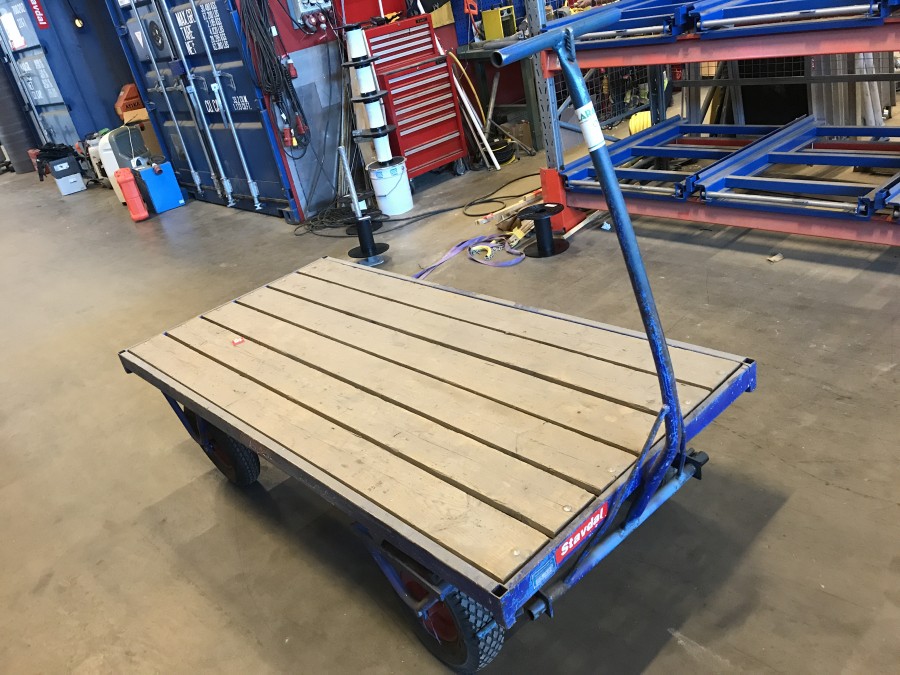 Kärra / Vagn / 4-hjuls vagn 