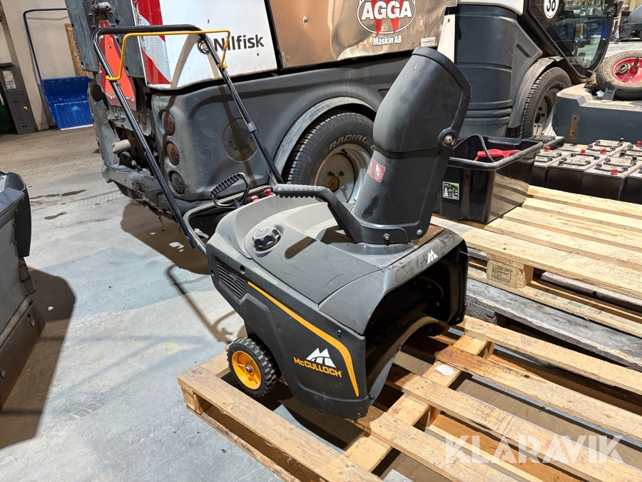 Bensindriven snöslunga McCulloch SB121