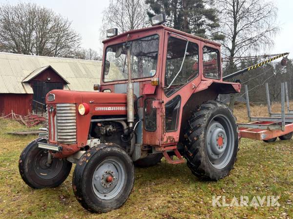 Traktor Massey Ferguson 65, med skogskärra