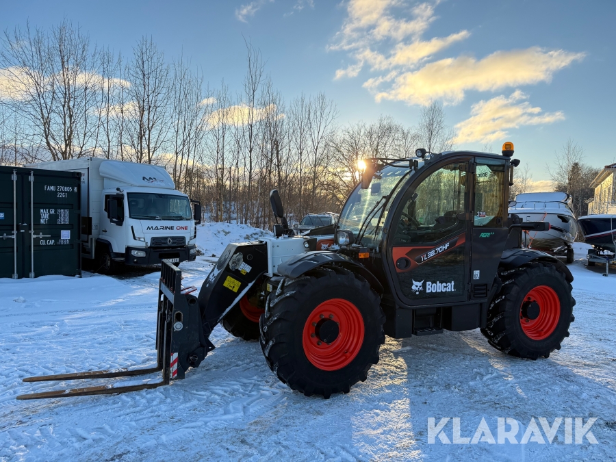 Teleskoplastare Bobcat AGRI TL38-70HF 100,7 kW med gafflar och skopa
