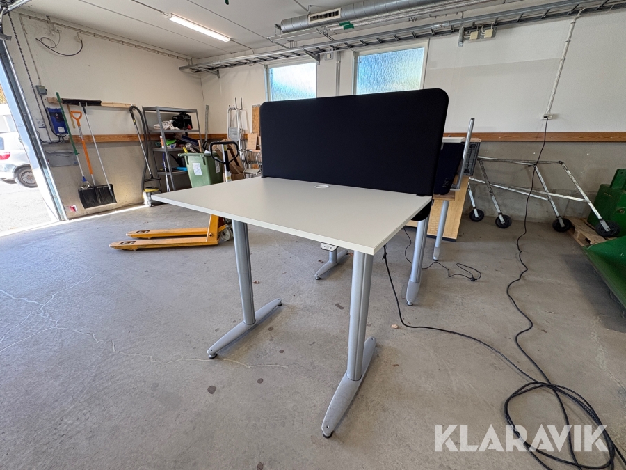 Höj/sänk skrivbord. Kinnarps