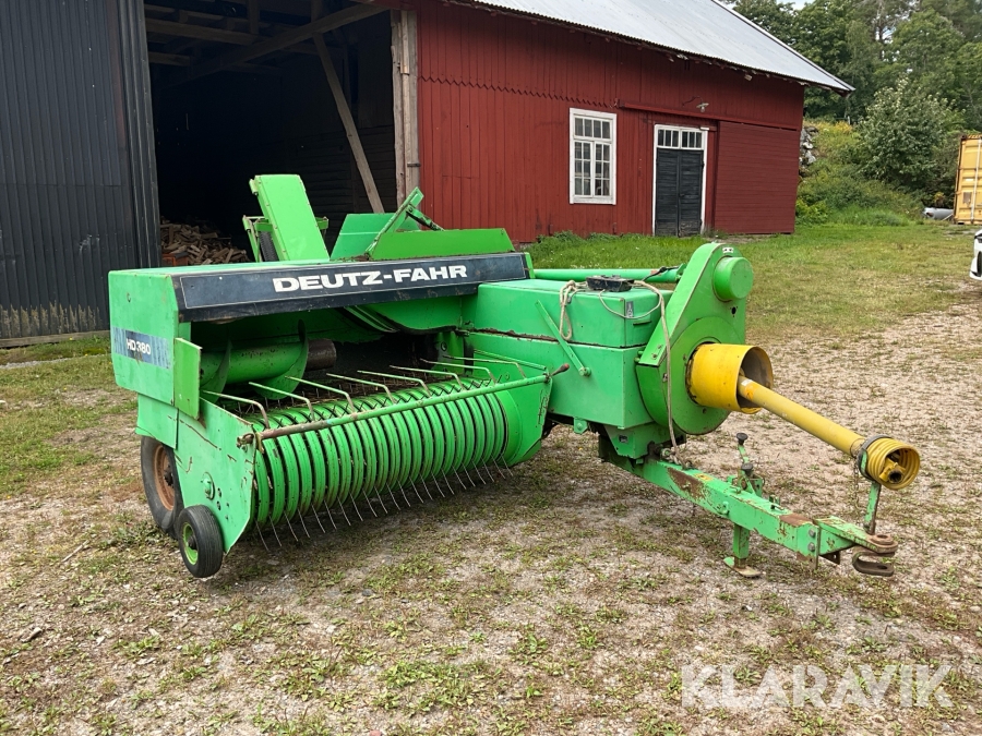 Balpress Deutz-fahr HD 380 med kastare