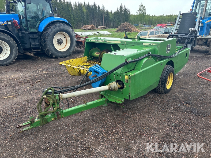 Småbalspress John Deere 342