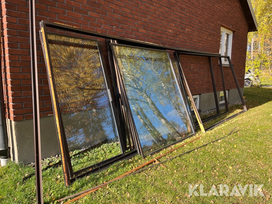 Glaspartier för uterum