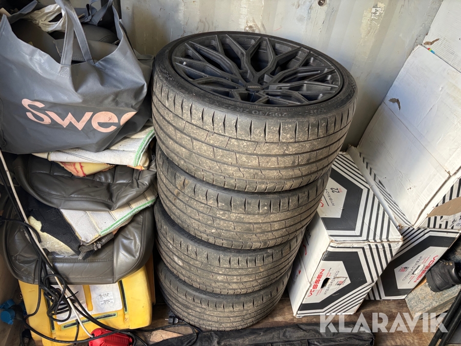 Däck med fälgar Vossen