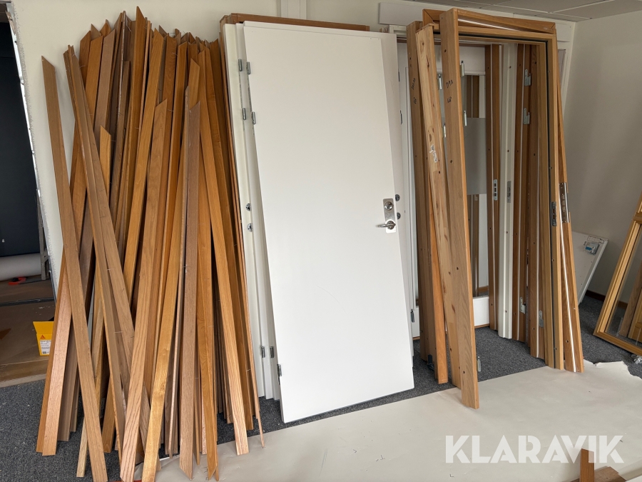 Innerdörrar med tillhörande karmar Sune Peterssons BVP 40