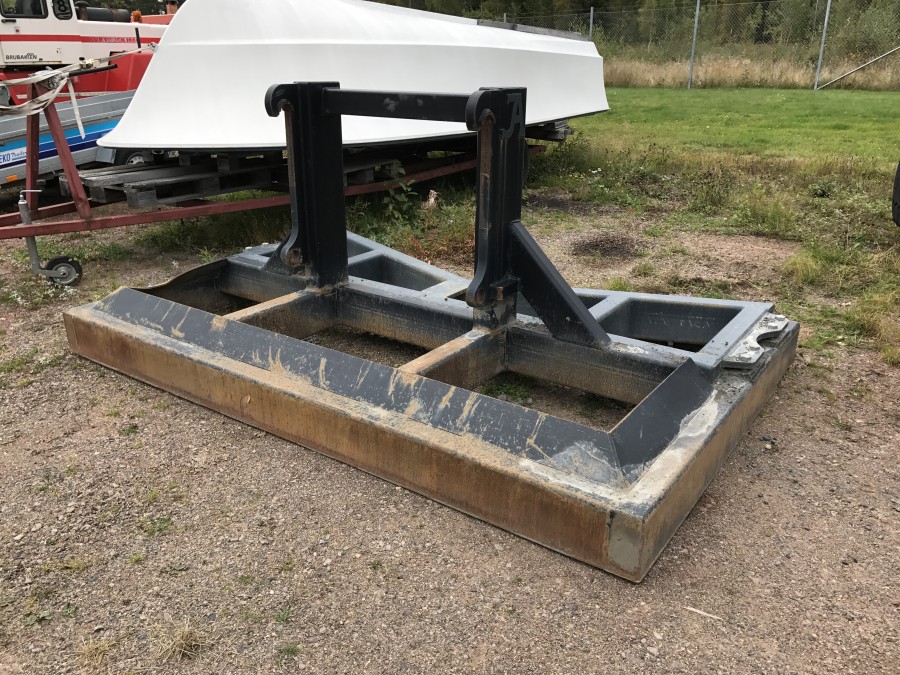 Avjämningsbalk med skrapor