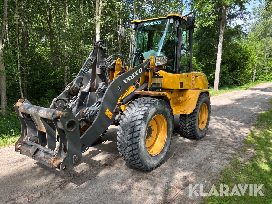 Hjullastare Volvo L35G med vikplog & sandspridare