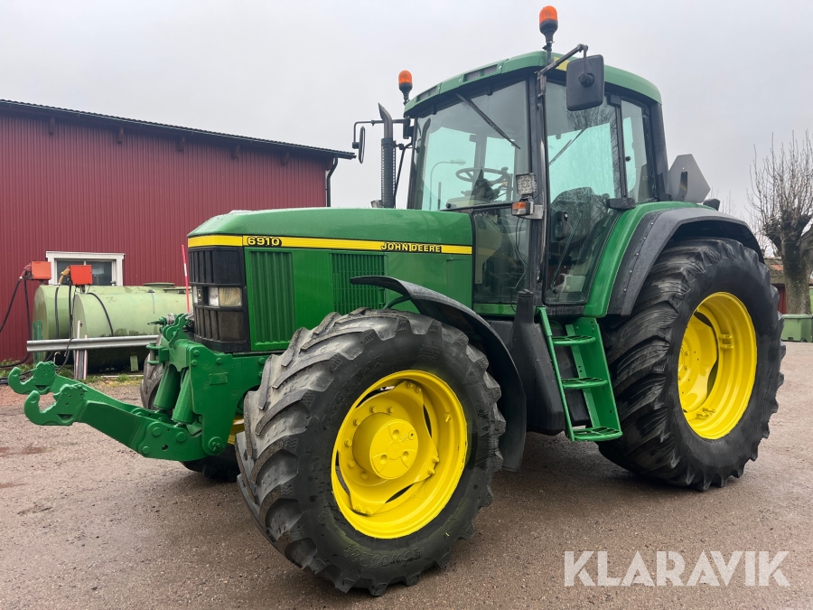Traktor John Deere 6910