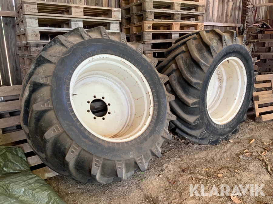 Däck med fälg till traktor Trelleborg Twin 414
