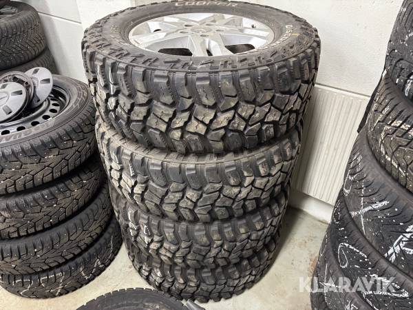 Däck och fälg Cooper Discoverer STT PRO 275/65R18