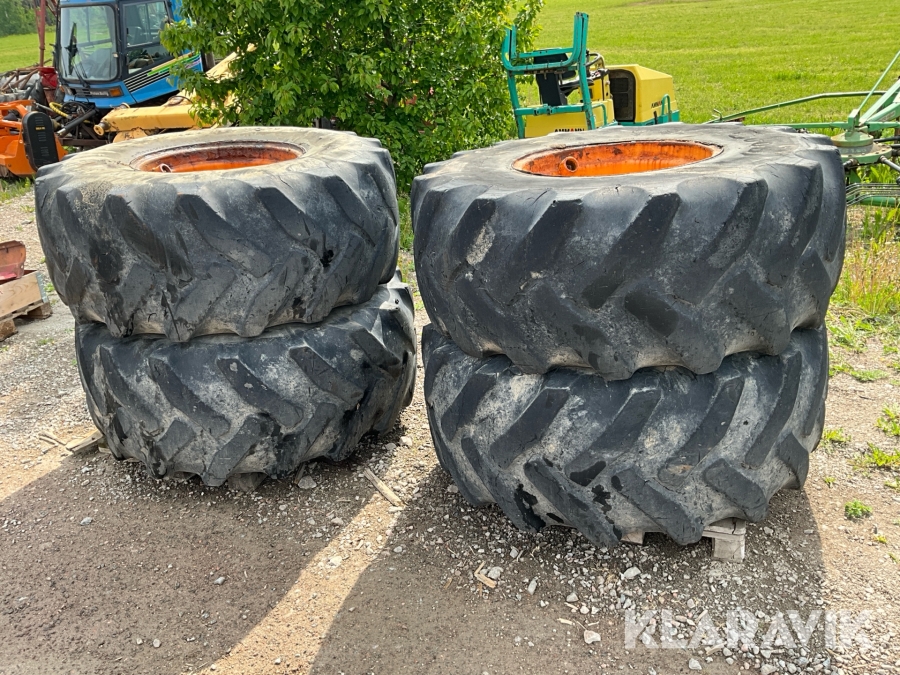 Entreprenaddäck Volvo 4400 4st