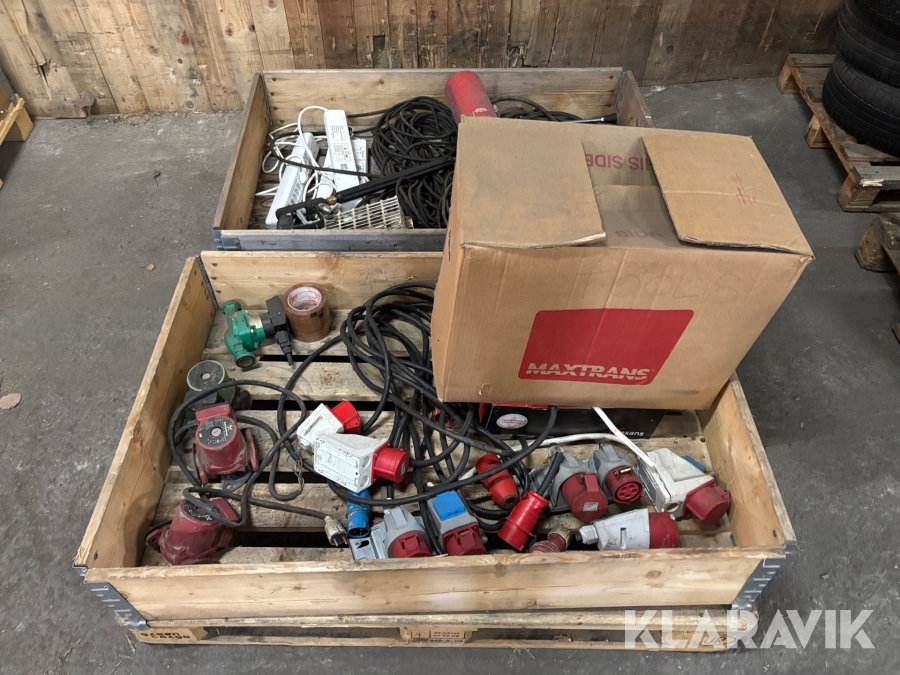 Diverse EL-tillbehör 2st pallar