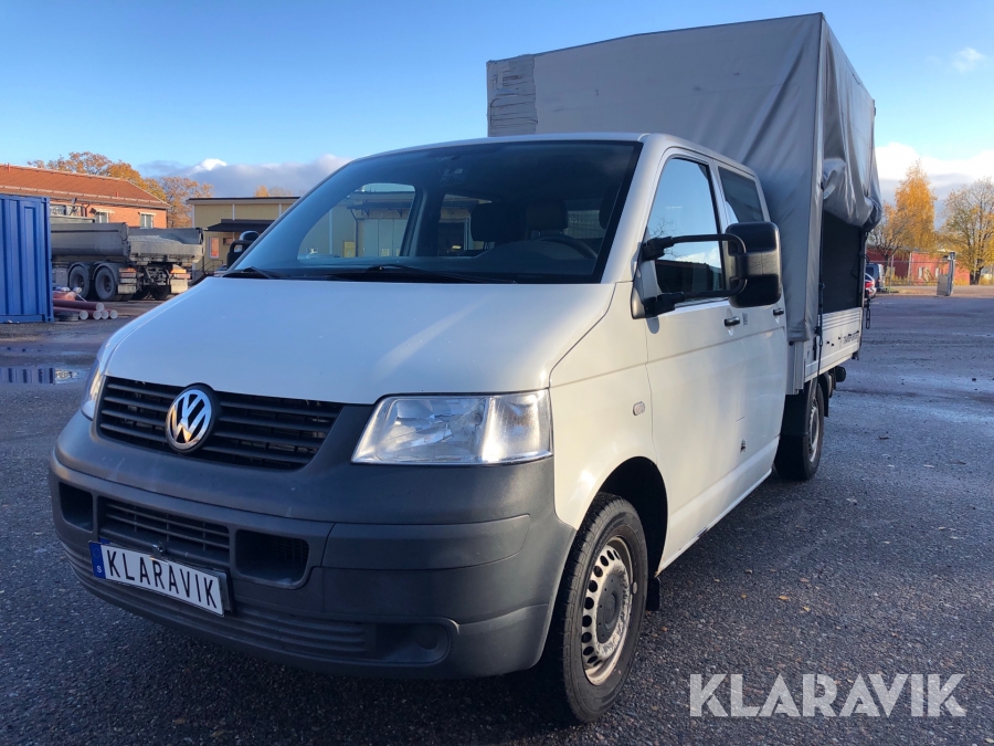 Pickup Volkswagen Transporter med bakgavellyft