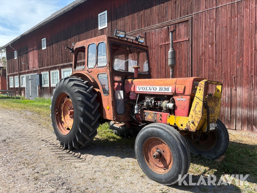 Traktor Volvo BM T 600 med redskap