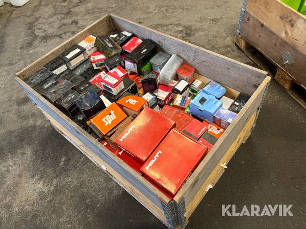 Pall med diverse fästelement