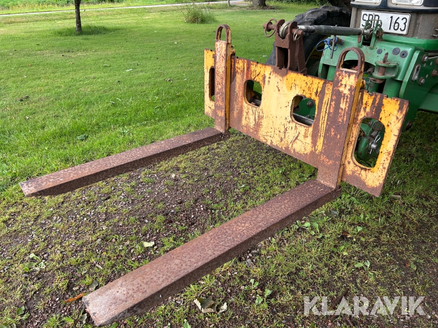 Pallgafflar på stativ