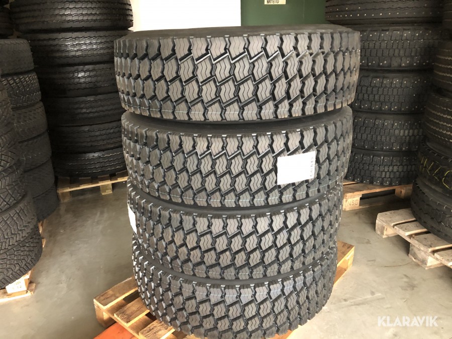 Lastbilsdäck regummerade Bandag 4st (NYA)
