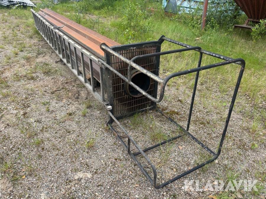 Skorsten med aluminiumstege och arbetsplatå