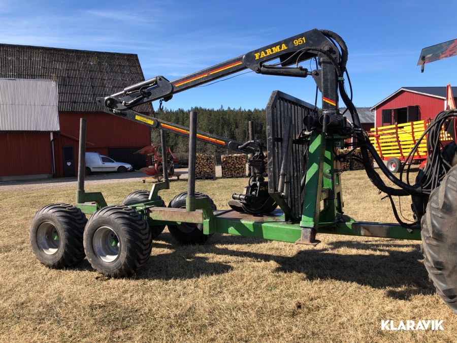 Skogsvagn Farma 3-51-4 med kran 