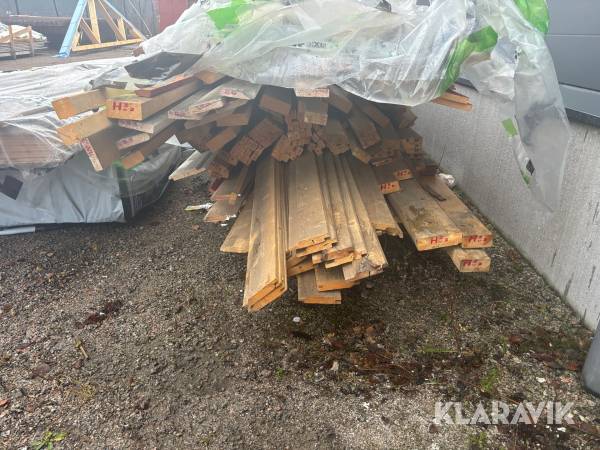 Ytterpanel fals obehandlat, läkt 28x36 diverse reglar, råspontslucka