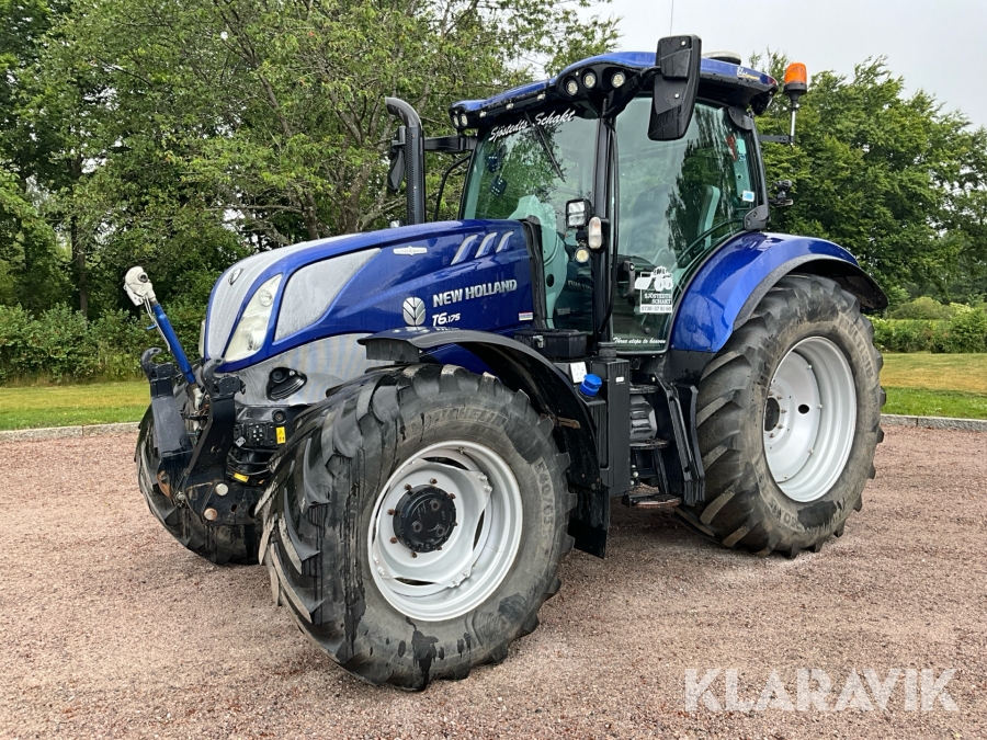 Traktor New Holland T6.145 med frontlyft