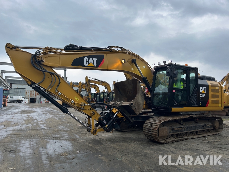 Grävmaskin CAT 320FL inkl rotator m grip & 3 skopor