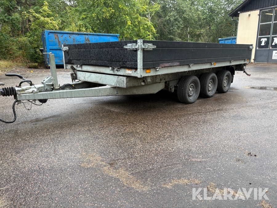 Personbilssläp Saris med trevägstipp och bladfjädring