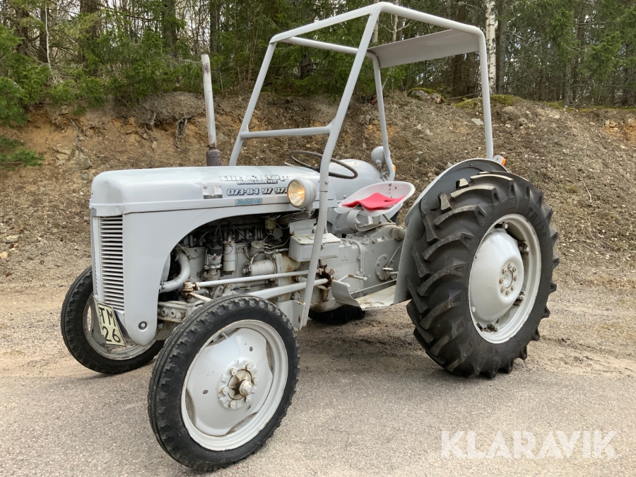 Veterantraktor Ferguson TEA-20 Grålle