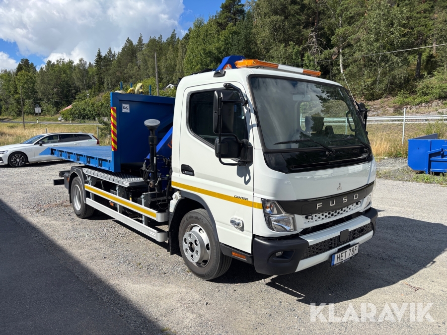 Kranväxlare Mitsubishi Fuso Canter 9C18 med två flak och redskap