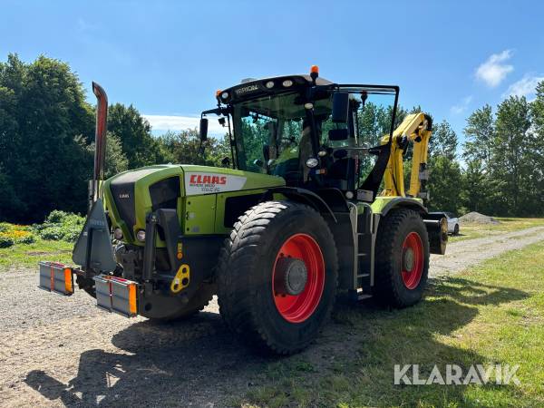 Traktor Claas Xerion 3800 Trac VC med kran och flera redskap