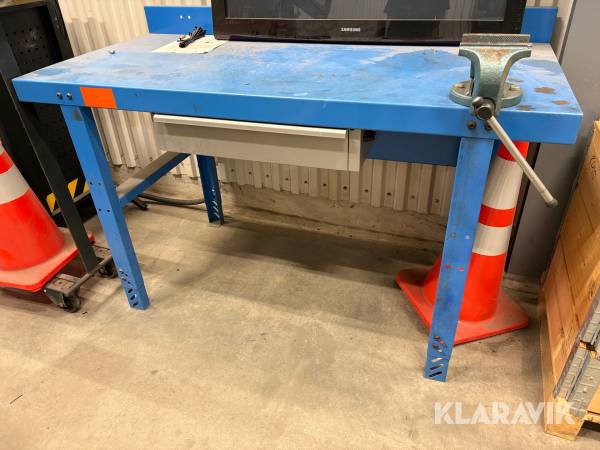 Industribänk / arbetsbänk med skruvstäd