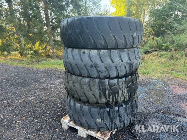 Entreprenaddäck med fälg Volvo L50E