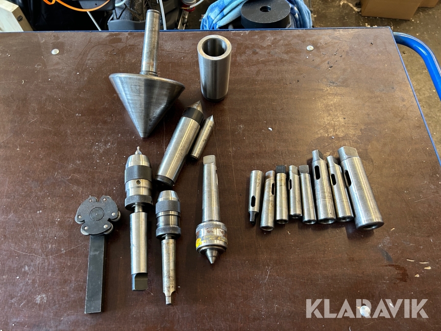 Parti med tillbehör till svarv