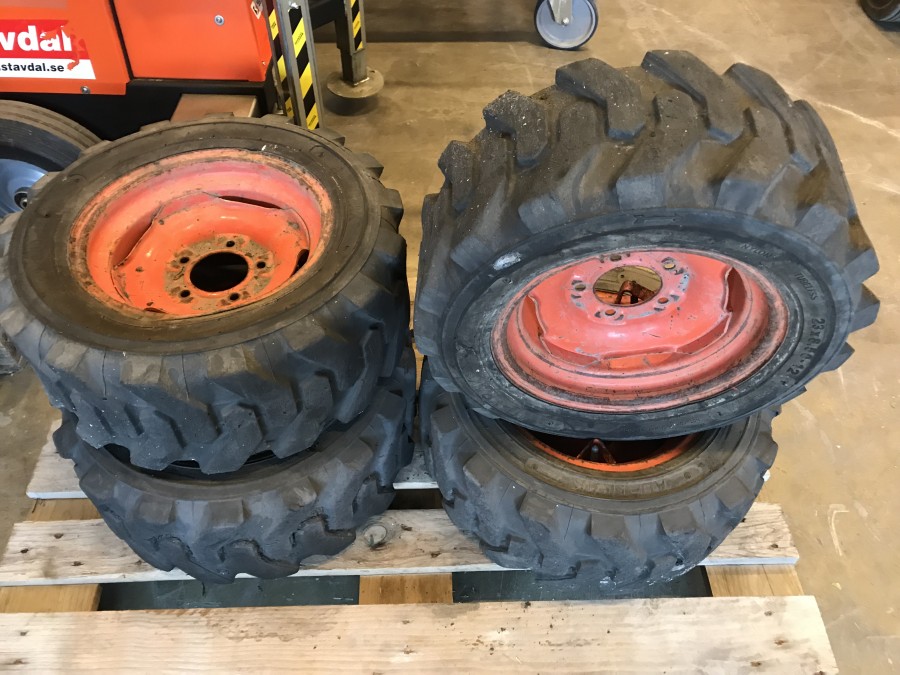 4st Däck med fälg till Bobcat