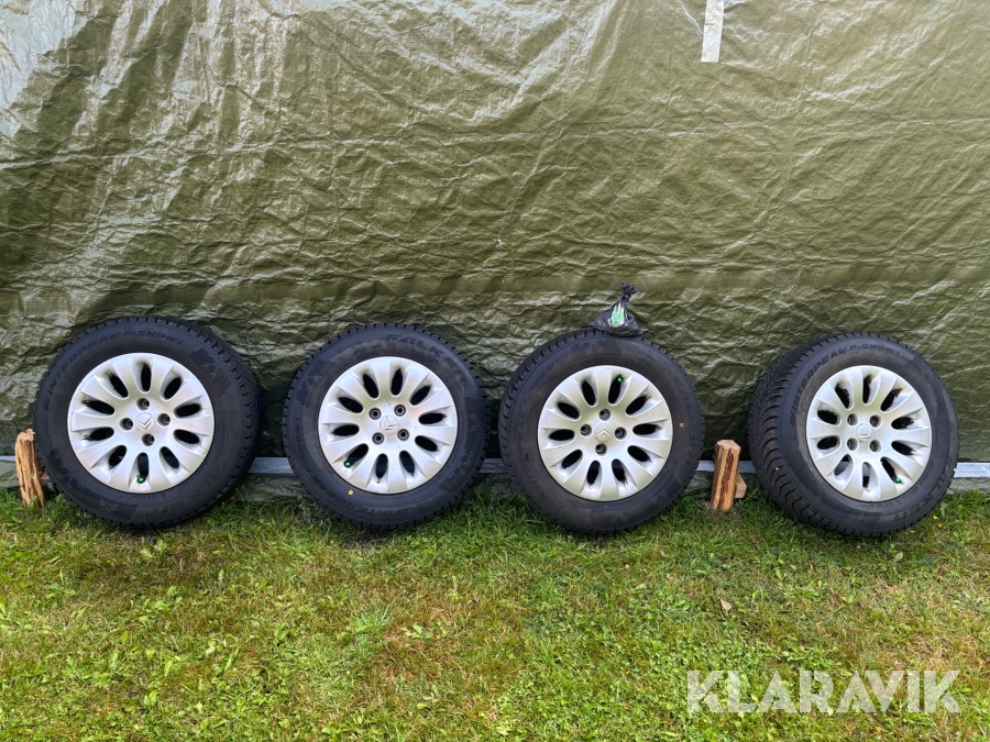 Vinterdäck på fälg Falken 195/65R15 4st