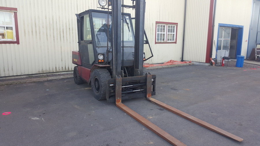 Dieseltruck m extra långa gafflar (2,35m)