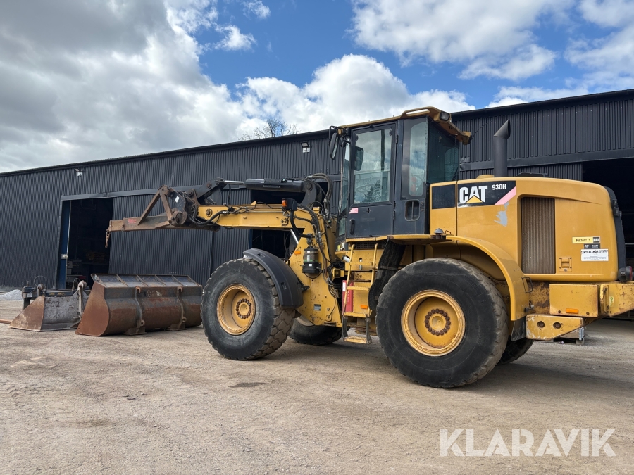 Hjullastare CAT 930H med flera redskap