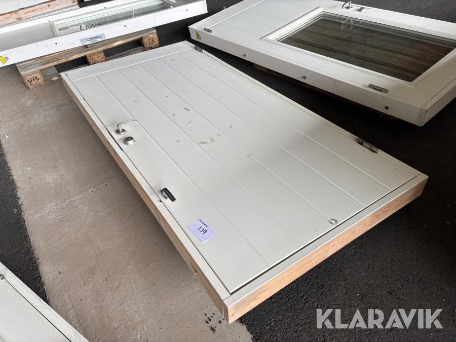 Ytterdörr med karm 1st