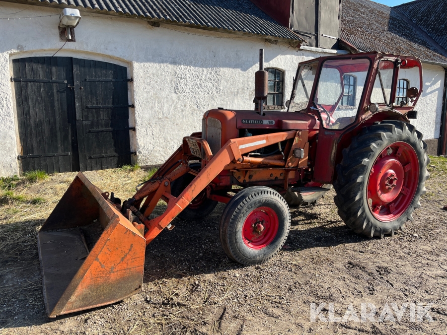 Veterantraktor Nuffield 10/60 med frontlastare